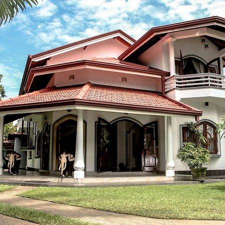 Flipflop Hostel Negombo Buitenkant foto