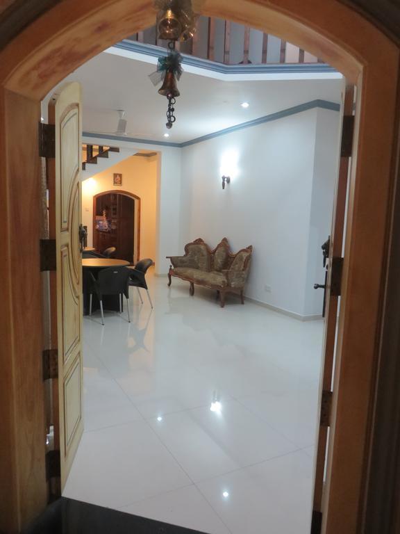 Flipflop Hostel Negombo Buitenkant foto