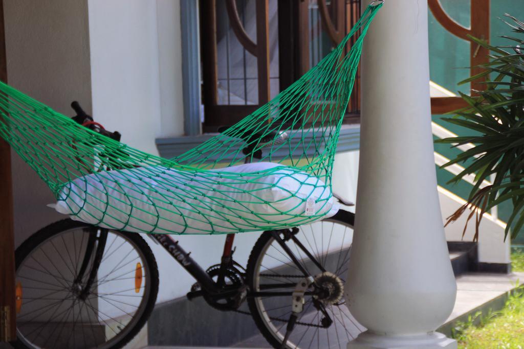 Flipflop Hostel Negombo Buitenkant foto