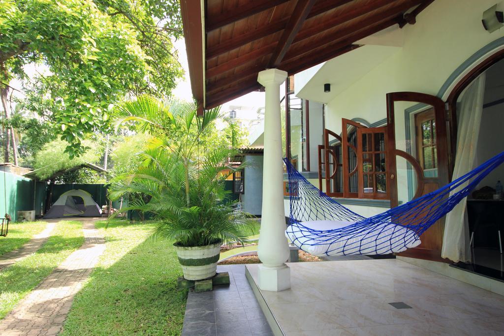 Flipflop Hostel Negombo Buitenkant foto