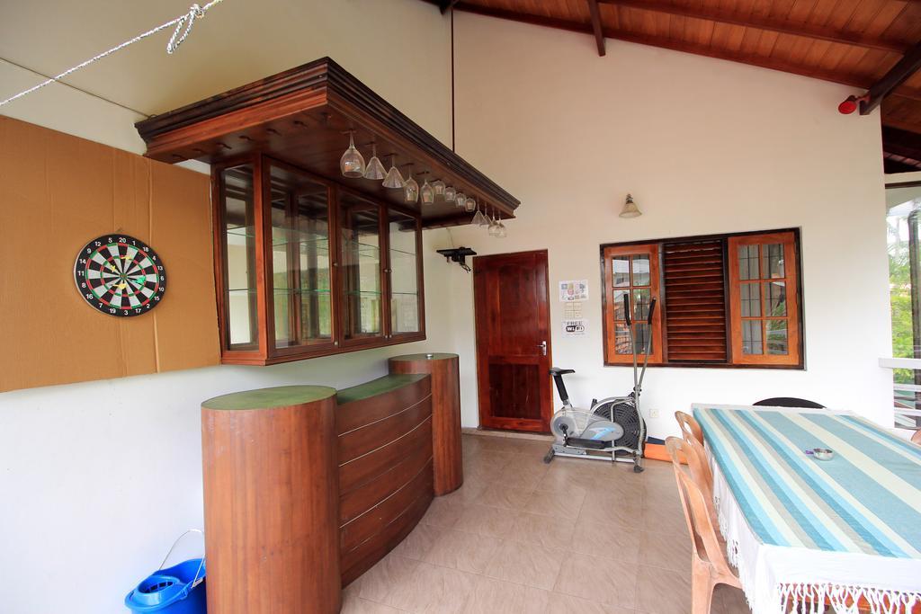 Flipflop Hostel Negombo Buitenkant foto