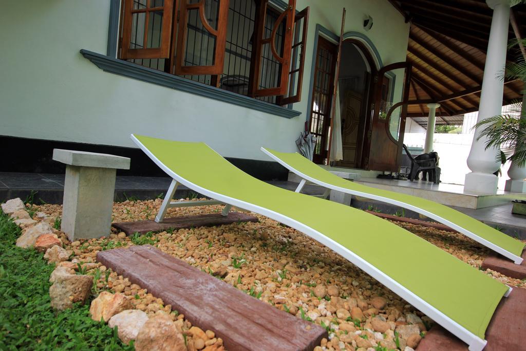 Flipflop Hostel Negombo Buitenkant foto