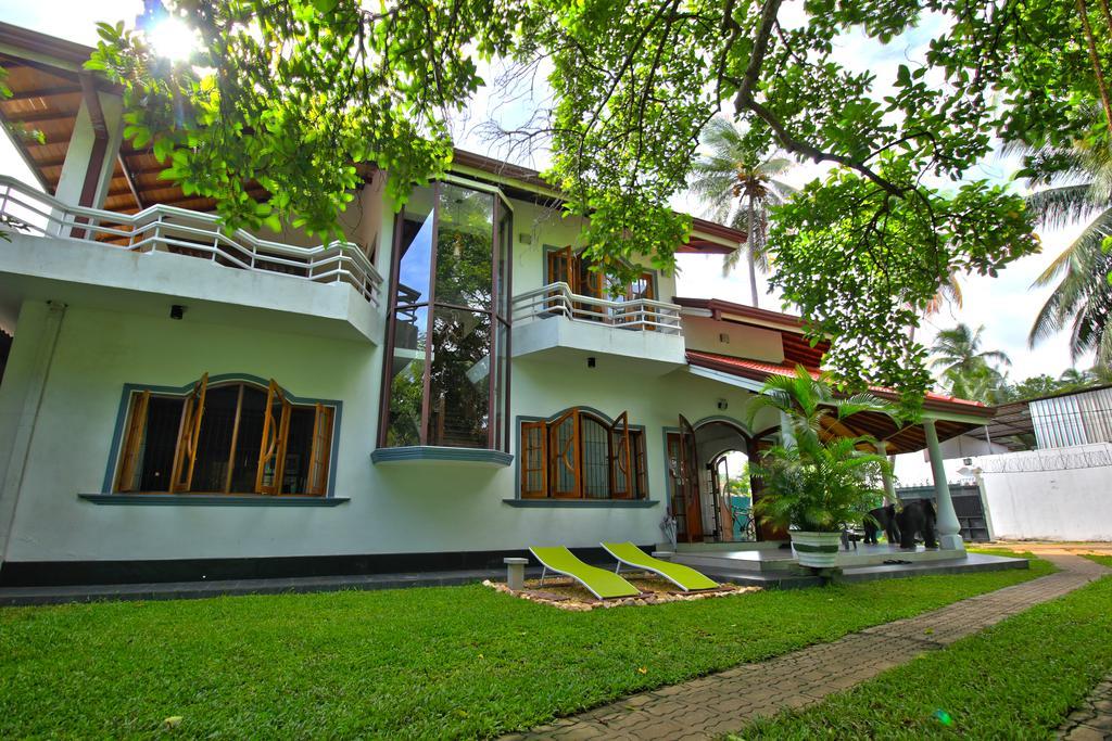 Flipflop Hostel Negombo Buitenkant foto