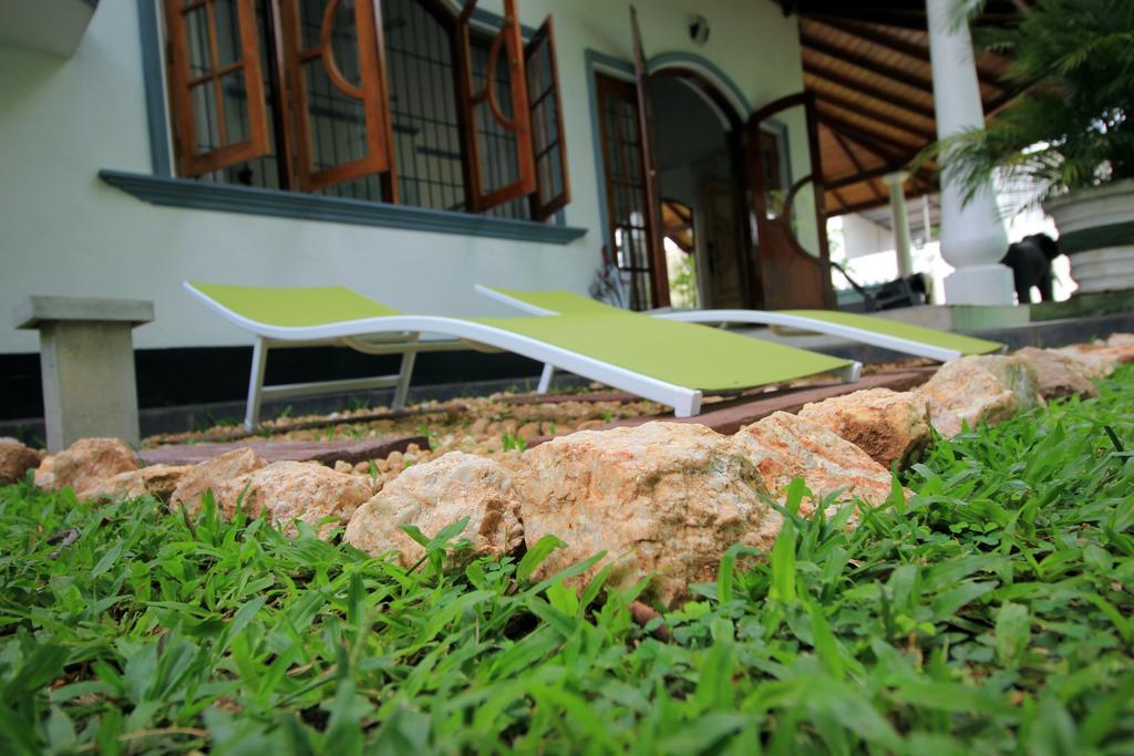 Flipflop Hostel Negombo Buitenkant foto