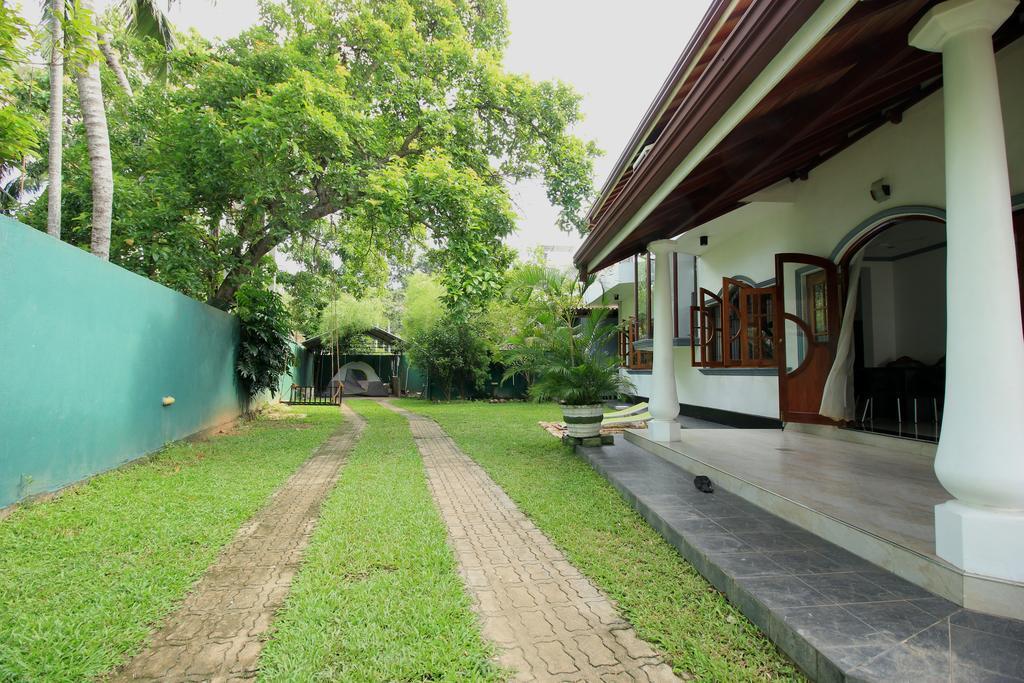 Flipflop Hostel Negombo Buitenkant foto