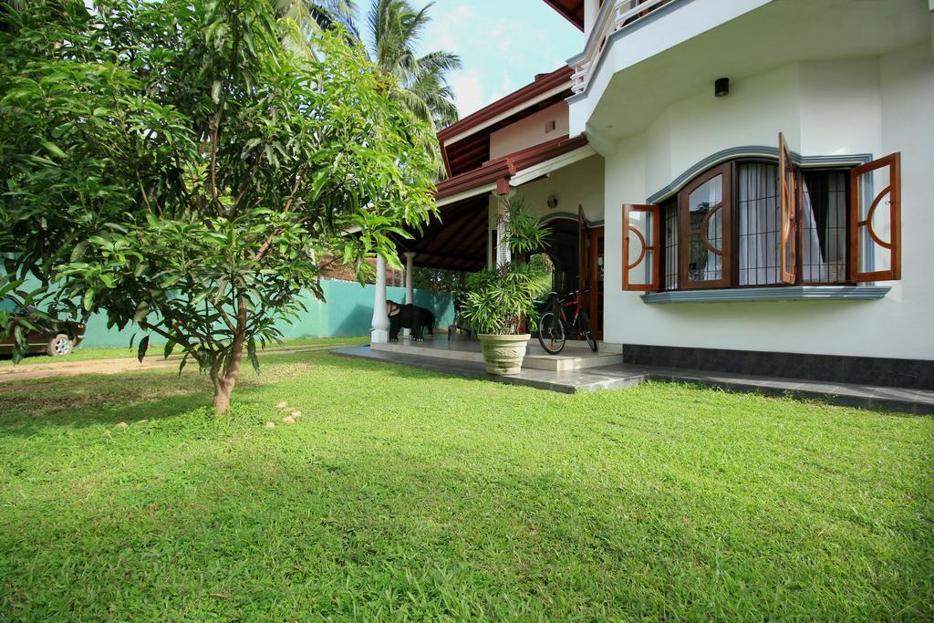 Flipflop Hostel Negombo Buitenkant foto