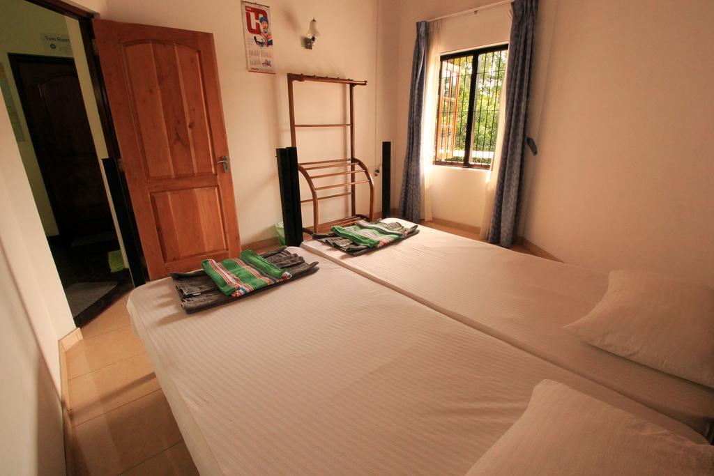 Flipflop Hostel Negombo Buitenkant foto