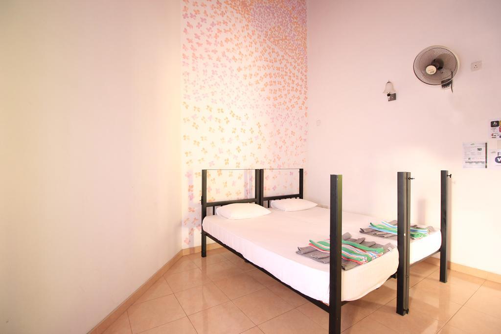 Flipflop Hostel Negombo Buitenkant foto