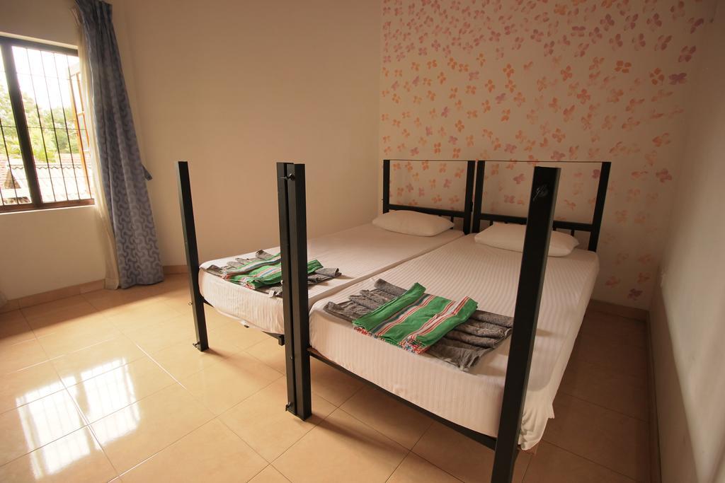Flipflop Hostel Negombo Buitenkant foto