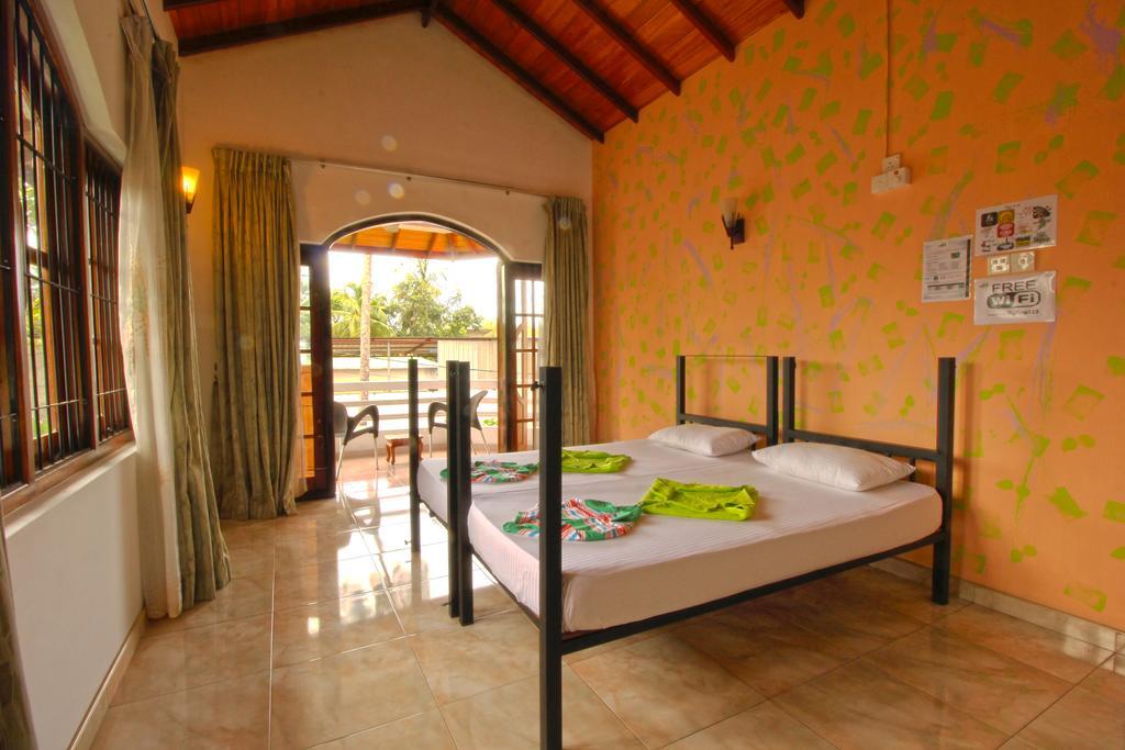 Flipflop Hostel Negombo Buitenkant foto