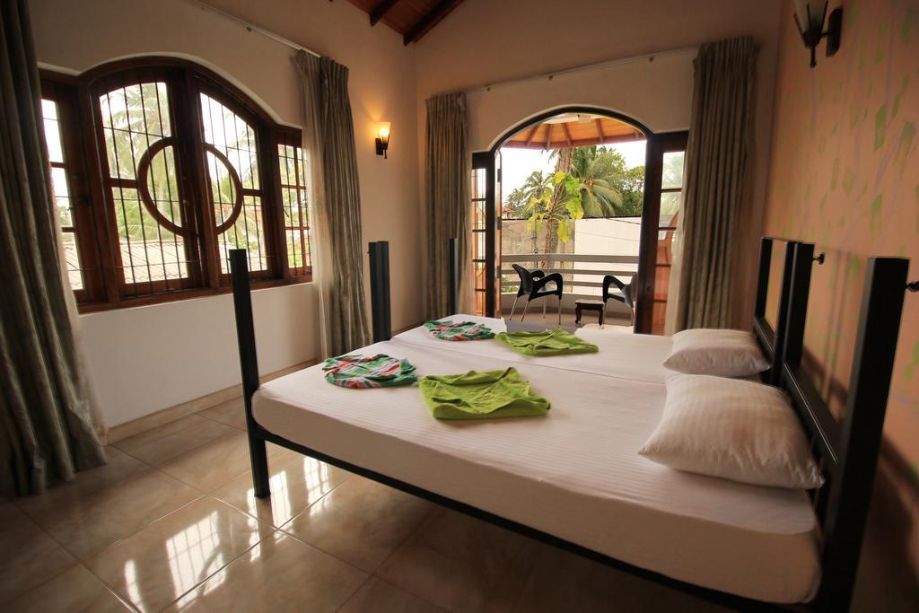 Flipflop Hostel Negombo Buitenkant foto