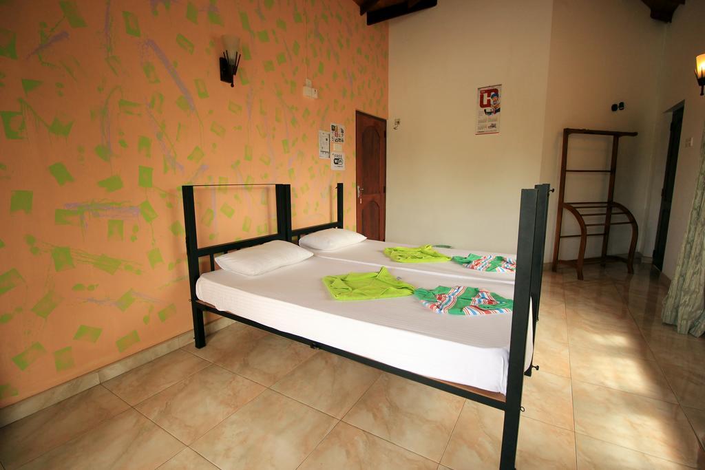 Flipflop Hostel Negombo Buitenkant foto