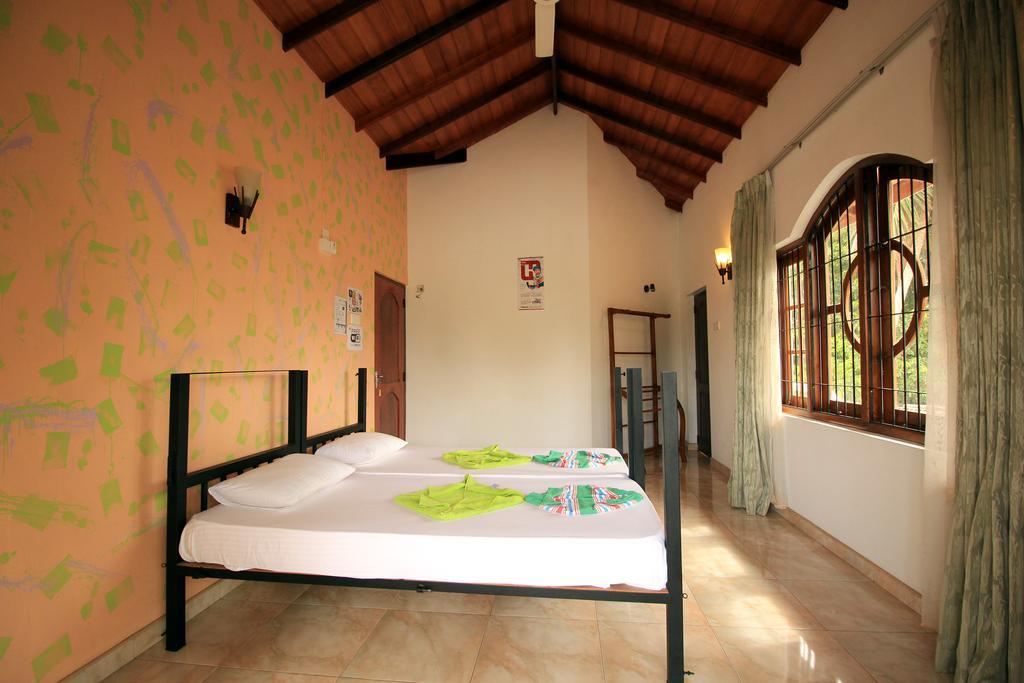 Flipflop Hostel Negombo Buitenkant foto