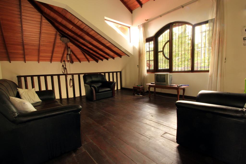 Flipflop Hostel Negombo Buitenkant foto