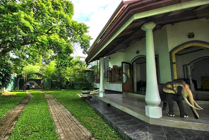 Flipflop Hostel Negombo Buitenkant foto