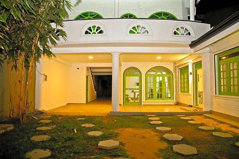 Flipflop Hostel Negombo Buitenkant foto