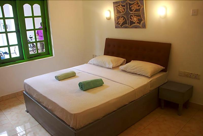 Flipflop Hostel Negombo Buitenkant foto